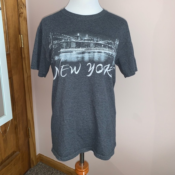 Gray New York tee shirt from Fruit of the Loom - Picture 1 of 3
